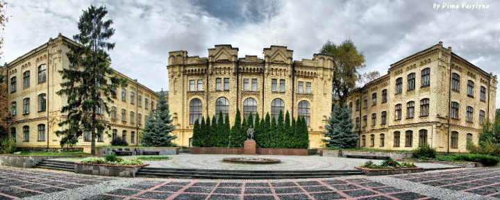 Кабінет Міністрів України продовжив режим НС до 30 червня.